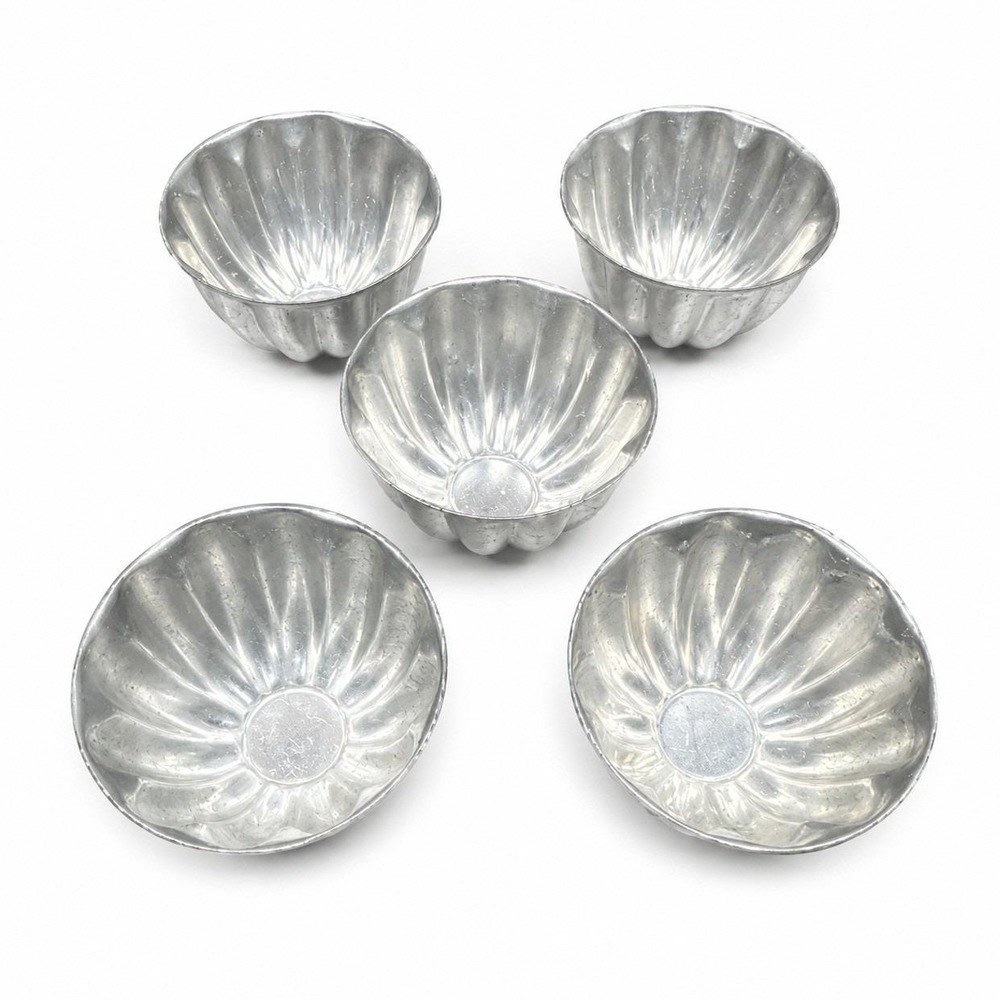Vintage Set of 5 Fluted Aluminum Dessert Gelatin Molds Cottage Chic Kitchen Deco